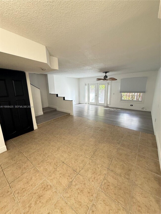 Building Photo - 9986 Royal Palm Blvd