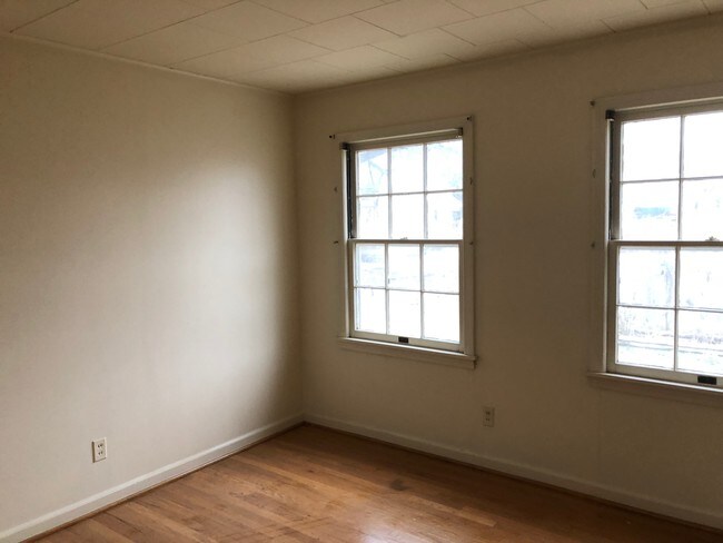 Building Photo - King Apartments