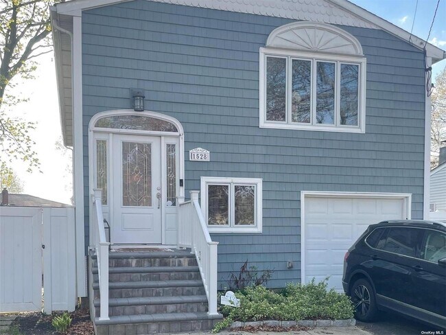 Primary Photo - 1528 Carl Ave