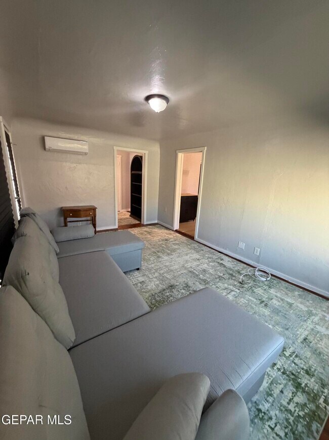 Building Photo - 2618 Idalia Ave