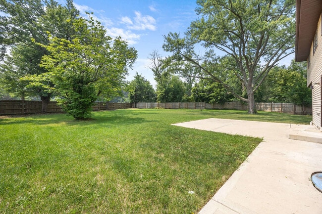 Building Photo - 108 Holly Ct