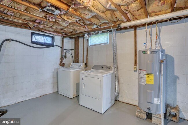 Building Photo - 206 N Main St