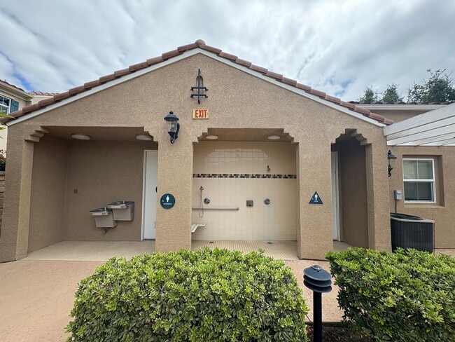 Building Photo - Stunning Home in a Desirable Gated Community