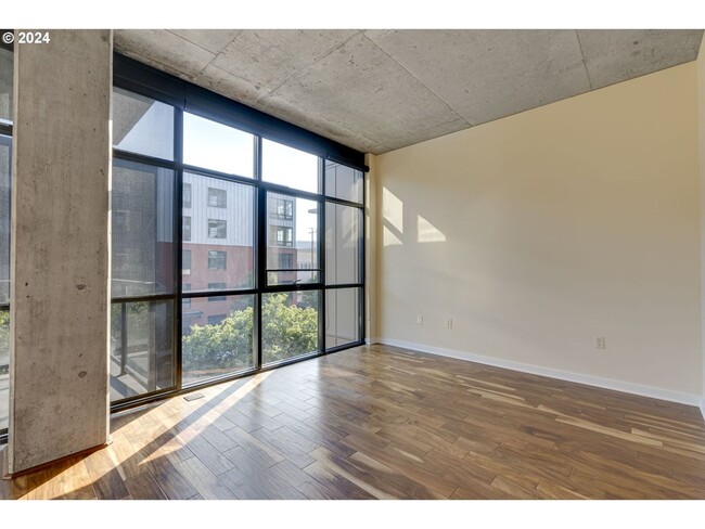 Building Photo - Modern Condo in NW District, Portland! On ...