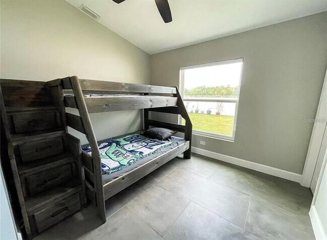 Building Photo - 18505 3rd Ave