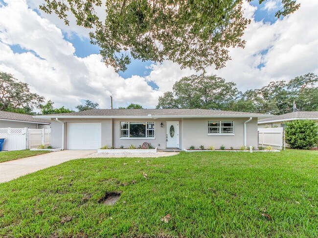 Building Photo - 682 Druid Park Dr W