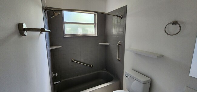 Building Photo - 3/2 1 car garage in Vero Beach