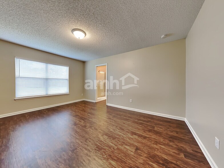 Building Photo - 530 Fallen Timbers Dr