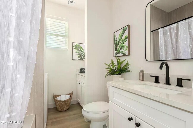 Building Photo - 411 N 32nd Pl