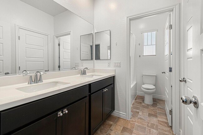 Building Photo - Modern 4-Bedroom Home in Gated Henderson Community | Built 2022