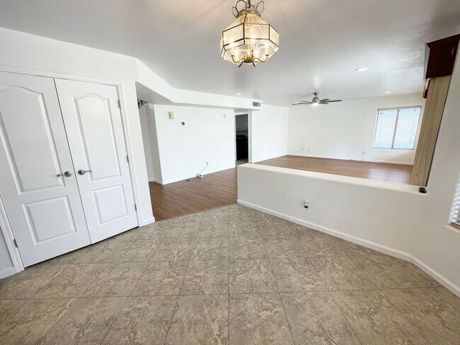 Building Photo - Stunning 4 Bedroom/2.5 Bath Home In Phoeni...