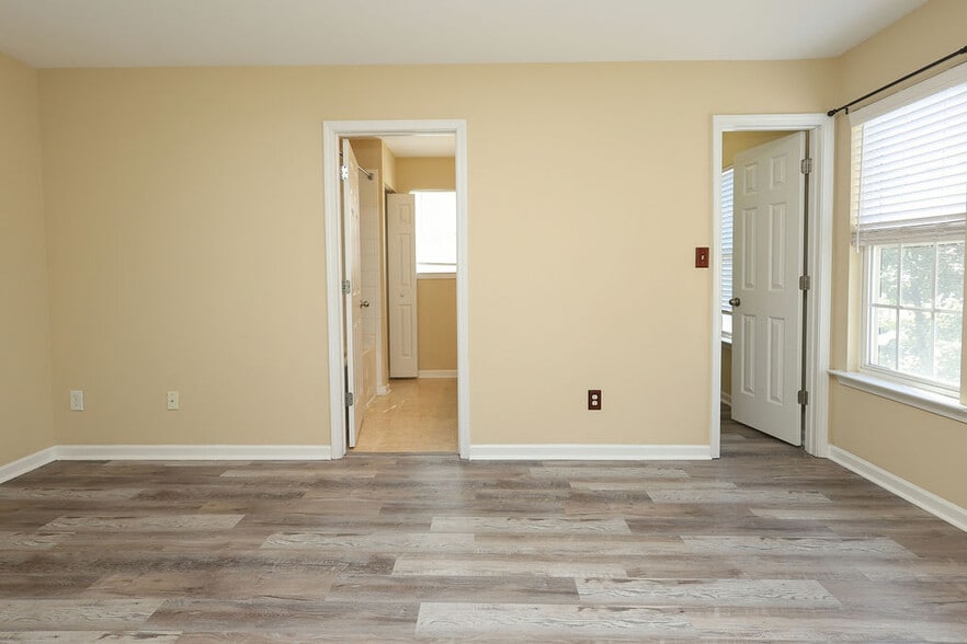 Building Photo - 8843 Thornton Town Pl