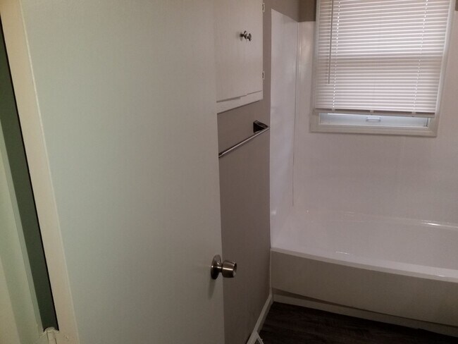 Building Photo - AVAILABLE NOW! Liberty Home 3 Bed 2 Bath 2...