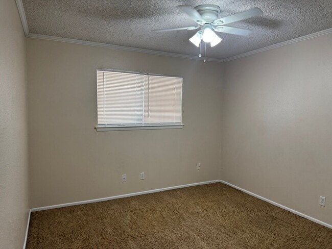 Building Photo - 6919 Moon Lake Dr