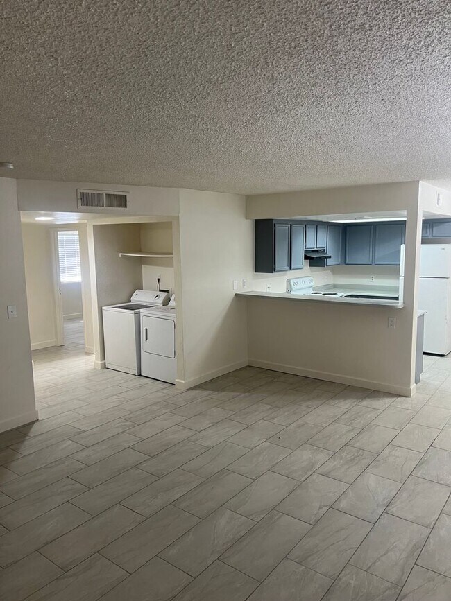 Building Photo - 2 Bedroom 2 Bath Craig & Nellis