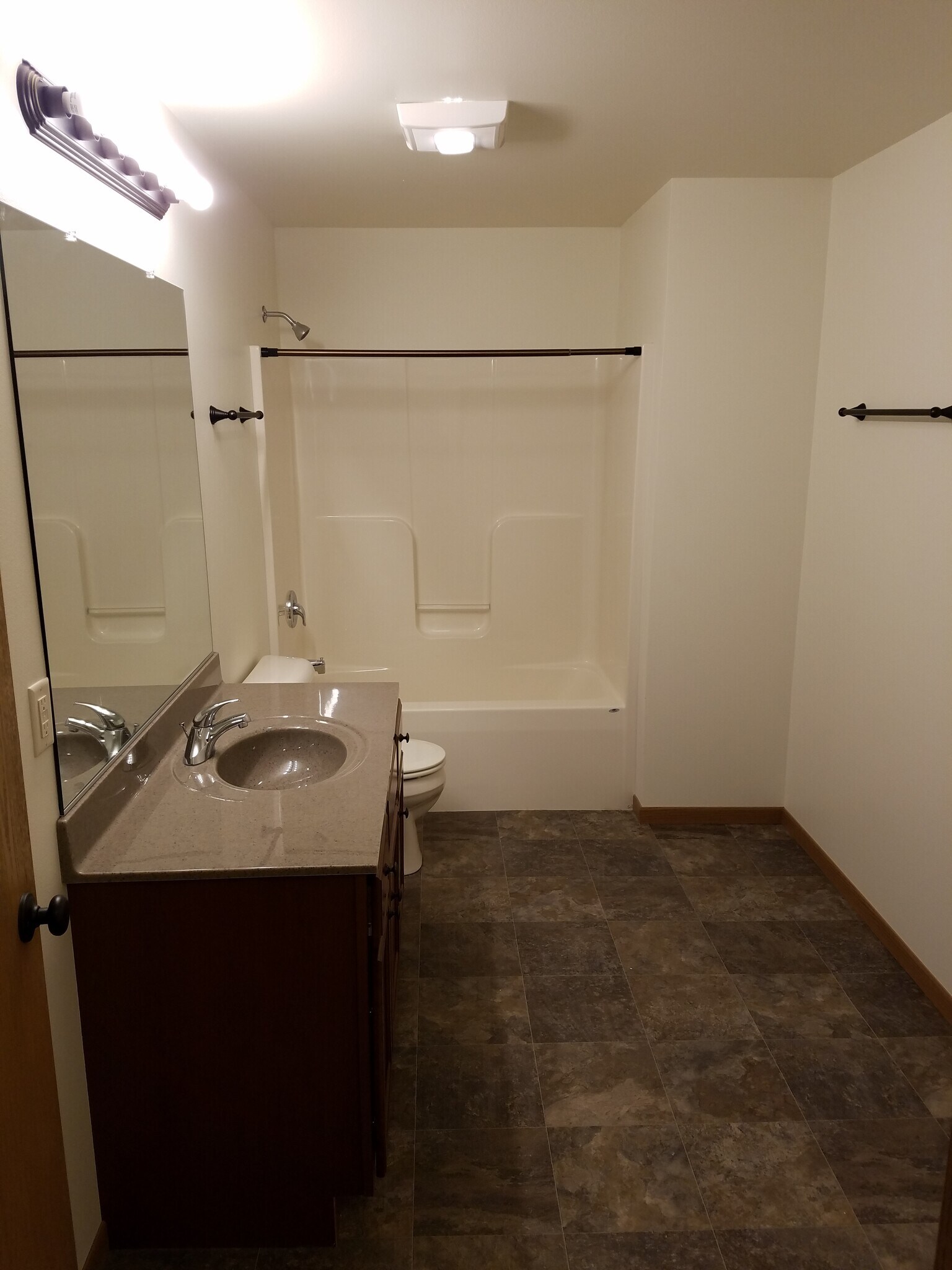 Basement Full Bath - 1500 E Clairemont Ave