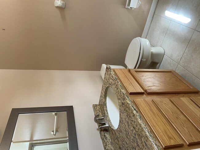 Building Photo - 5050 Ernst Ct