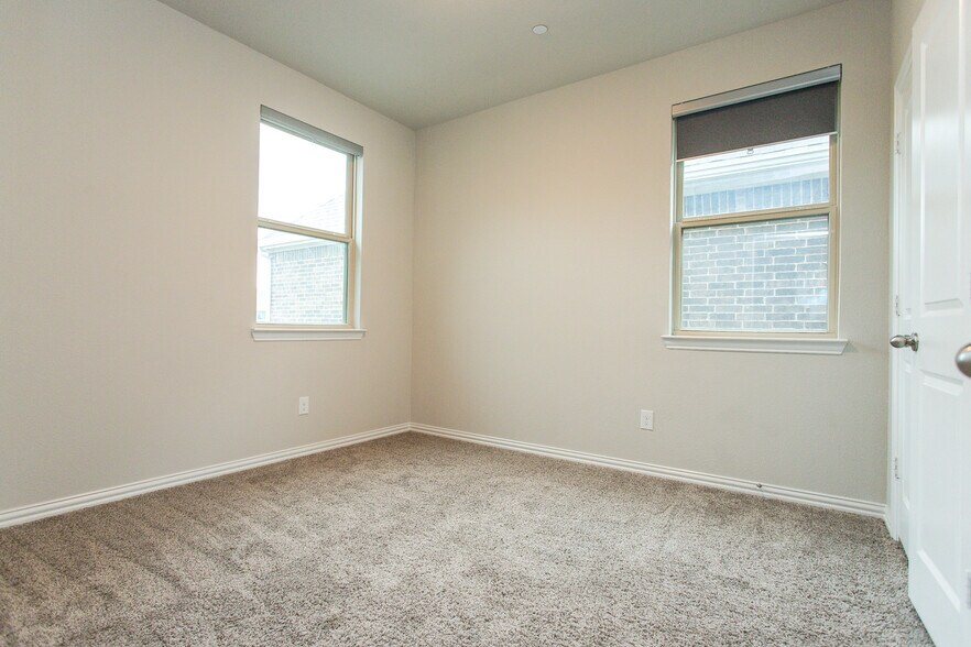 Building Photo - 7504 Palisades Dr