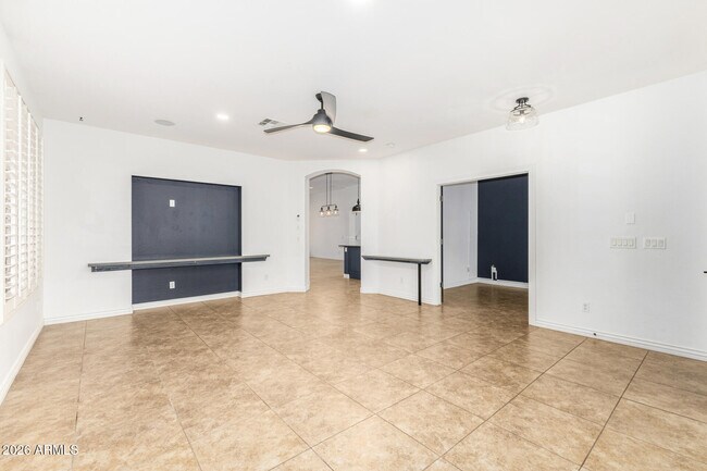 Building Photo - 2833 E Cobalt St