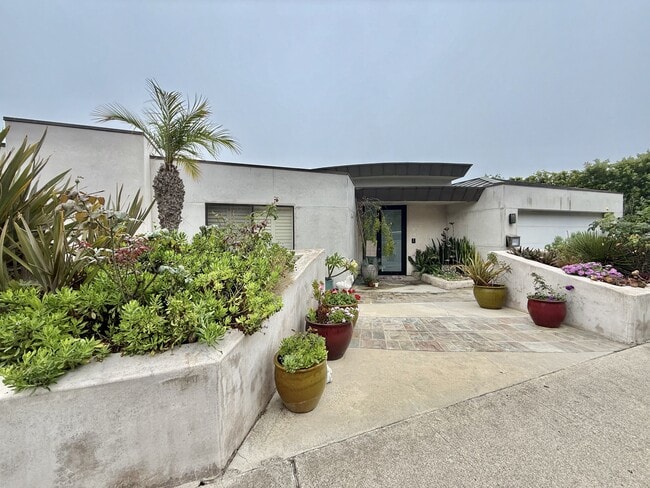 Primary Photo - 1445 Bounty Way