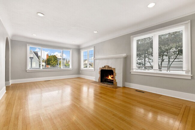 Building Photo - 4Bd/1.5Ba Seattle House