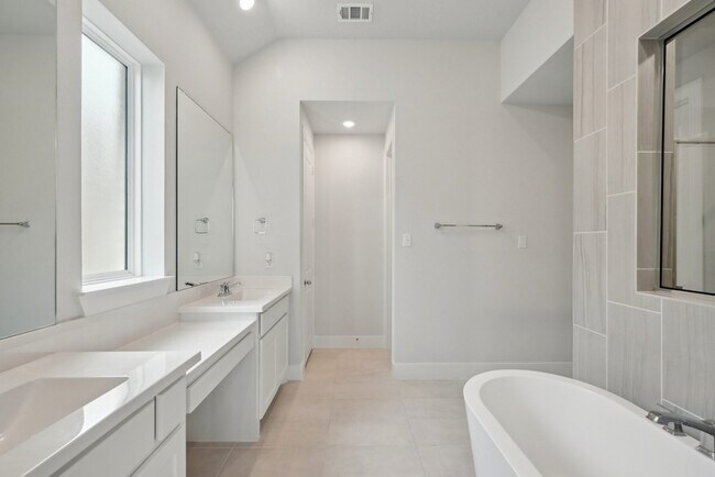 Building Photo - 453 Arcane Dr