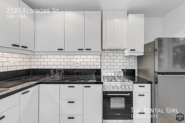 Building Photo - 2129 Elsinore St
