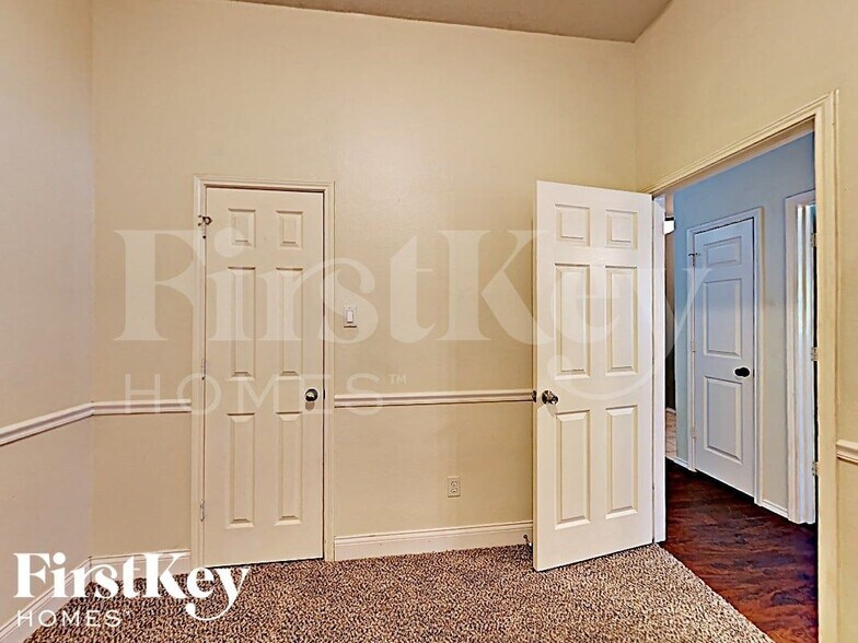 Building Photo - 516 Pineview Ln