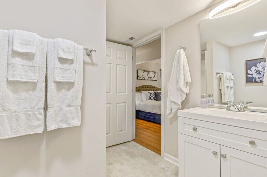 Building Photo - 27 W Ridge Dr SE