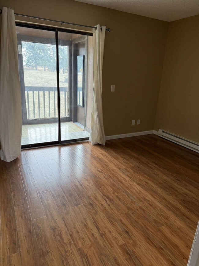 Building Photo - Newly Updated 2 Bedroom 1 Bath Condo Close to Downtown Elizabeth!