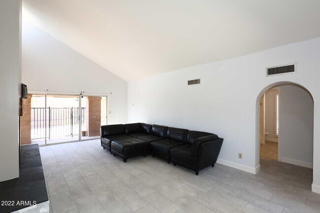 Building Photo - 8428 N 16th Pl