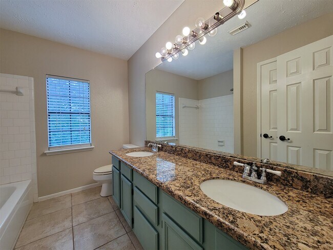 Building Photo - 17207 Meadow Heights Dr