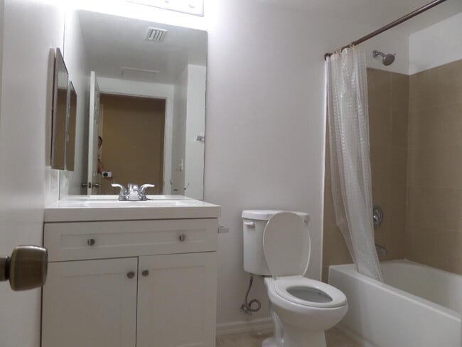 Building Photo - 10318 Fox Trail Rd S