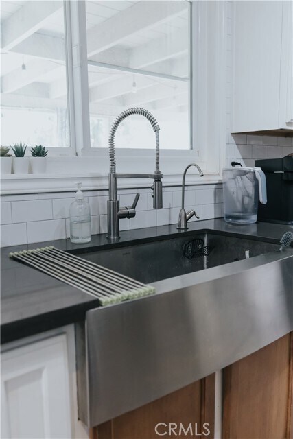 Building Photo - 2438 Emerson Dr