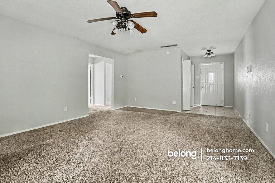 Building Photo - 423 Southlake Dr