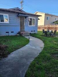 Building Photo - 1/2 Off 1St Month!! Vintage 1BR/BA Cottage with Garage and HUGE yard For Rent