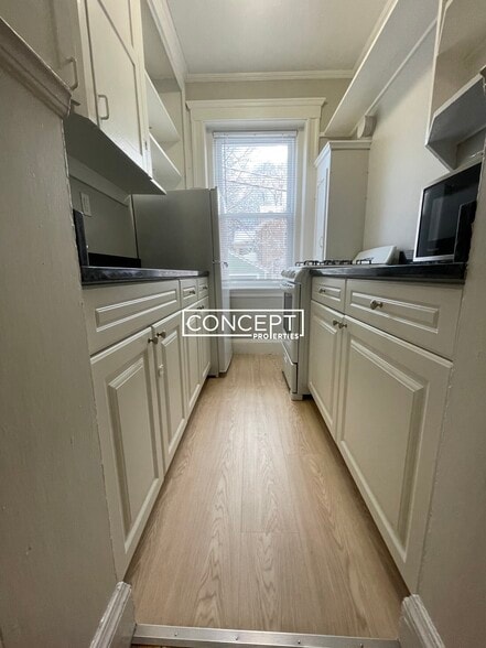 Building Photo - 11 Gray St