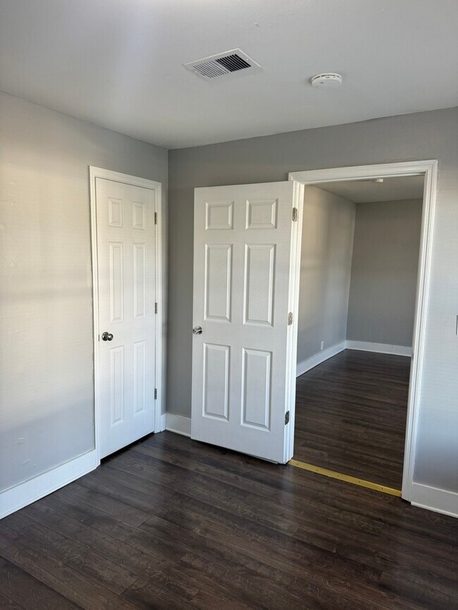 Building Photo - 1609 17th Ave N