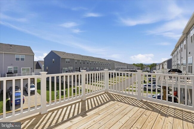 Building Photo - 163 Anthem St