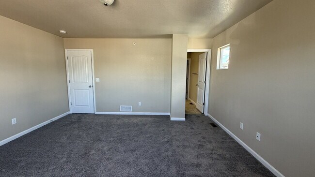 Building Photo - Beautiful 2-Story Townhome with Finished Basement