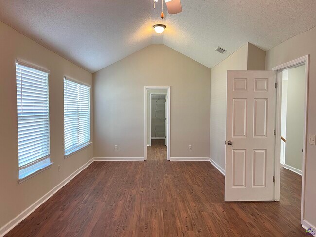 Building Photo - 401 Timberwind Dr