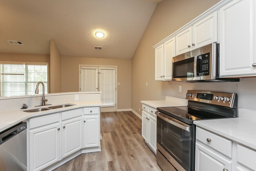 Building Photo - 173 Williamsburg Way