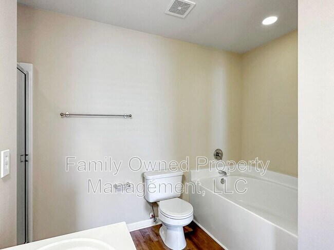 Building Photo - 261 Emerald Isle Dr