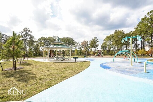 Building Photo - 25342 Shadowdale Dr