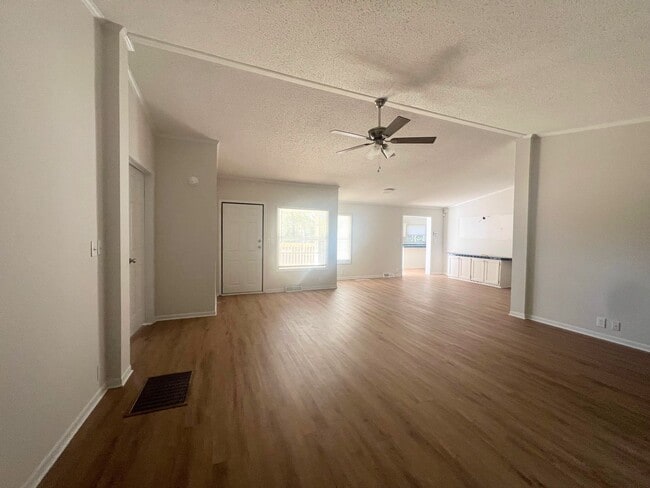 Building Photo - LEASING NOW FOR NOVEMBER 2025!