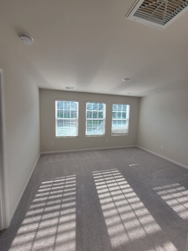 Building Photo - 15760 Country House St