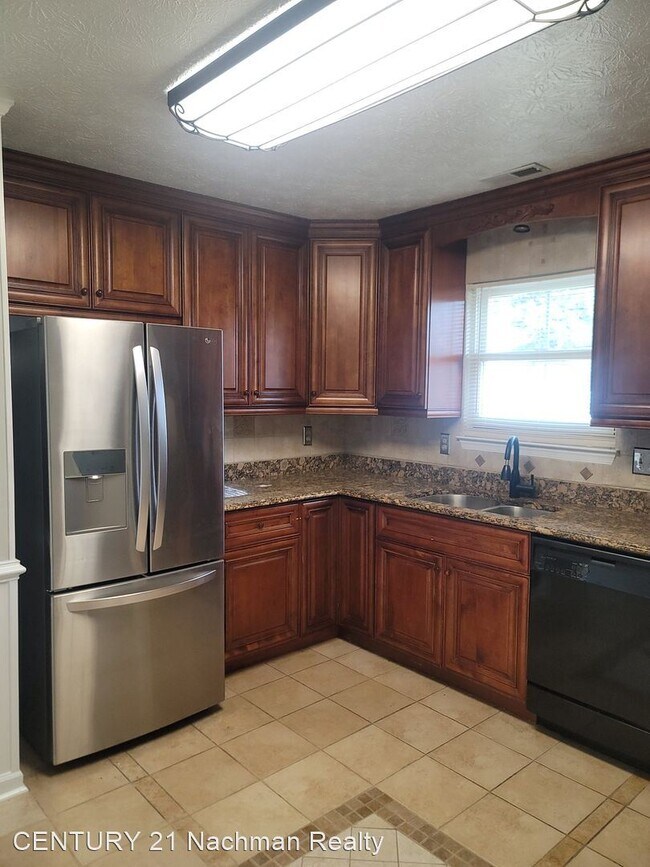 Building Photo - 3 br, 2.5 bath House - 1268 Big Bethel Place