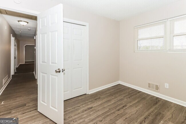 Building Photo - 429 Azalea Dr
