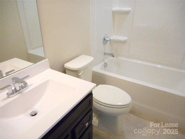 Building Photo - 421 Serenity Cir