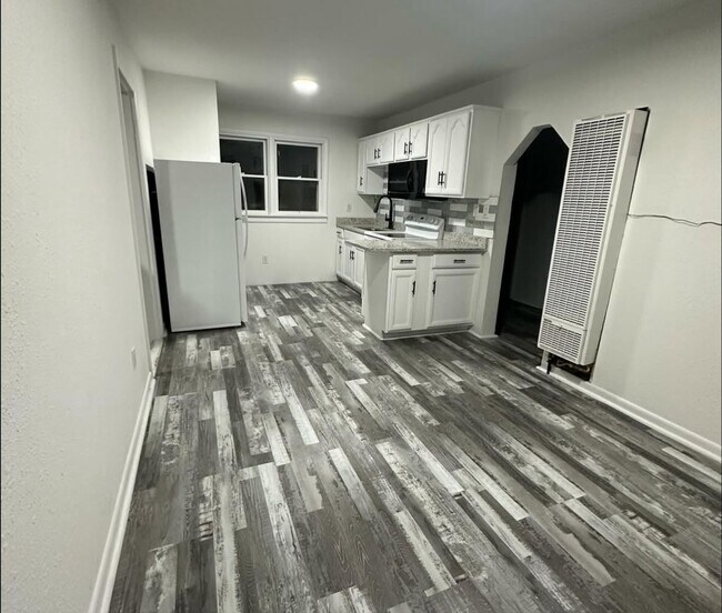 Building Photo - Charming 2 beds 1 bath 1 garage | $1500